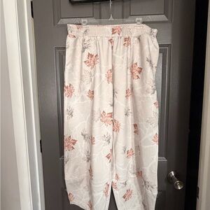 Autumn Leaf Print Women's Cropped Pants